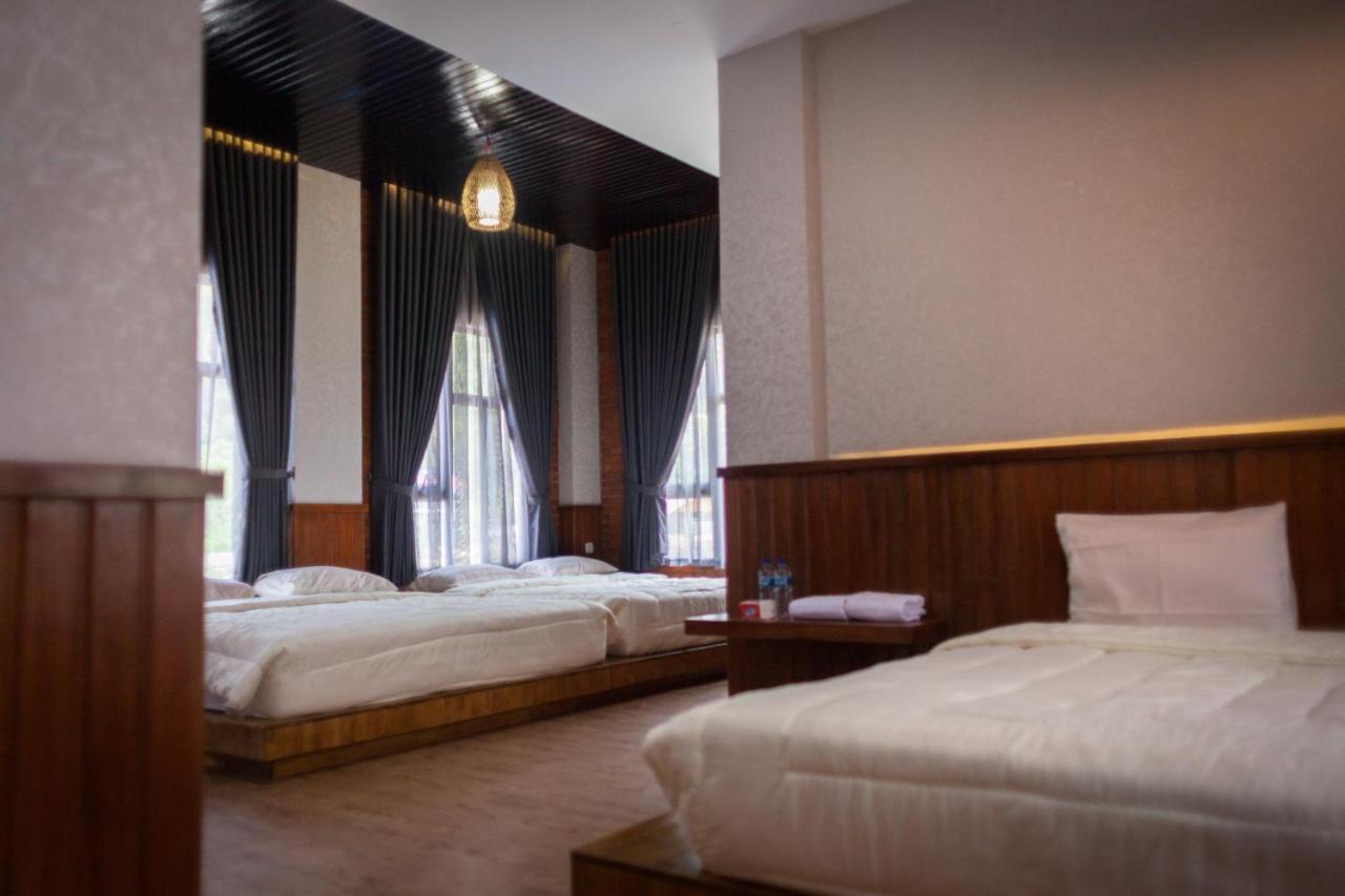 Pariban Hotel Berastagi Buitenkant foto