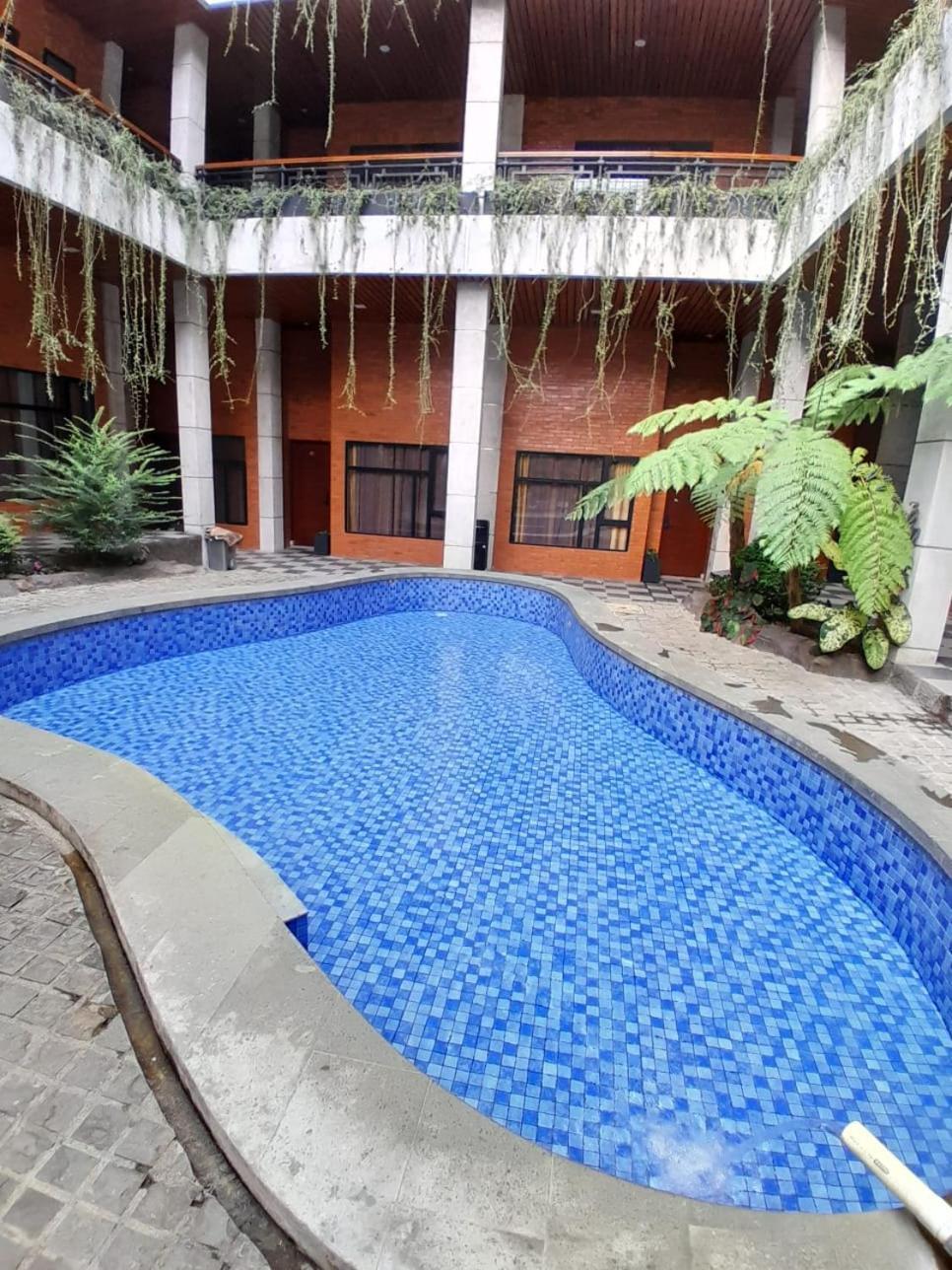 Pariban Hotel Berastagi Buitenkant foto